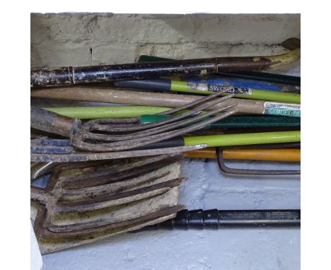 A large quantity of long-handled gardening tools 