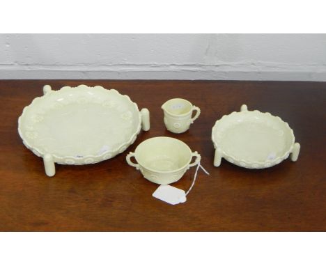 Victorian Sowerby opaque cream pressed glass plate with daisy decoration, on three reeded supports, 19cm diameter, another sm