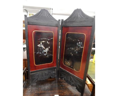 Small Oriental two-fold lacquer screen and a three-shelf book rack (2) 