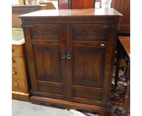 Oak side cabinet with carved linenfold panel doors enclosing shelf, raised on bracket feet, width 88cm 