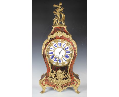 A late 19th/early 20th century French gilt metal mounted red tortoiseshell boulle cased bracket clock and wall bracket, the c