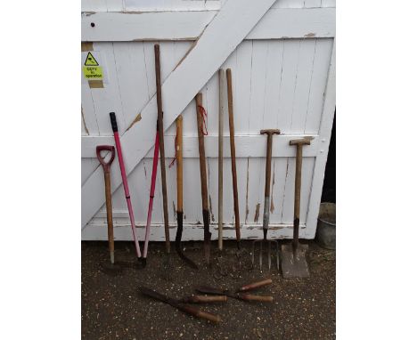 Garden tools to include shears and fork etc&nbsp;