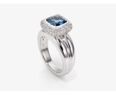 Cocktailring verziert mit einem  Aquamarin und BrillantenParis, CAUET 1990er - 2000er Jahre Weißgold 750/-, gestempelt, Ref.-
