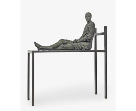Hanneke Beaumont1947 Maastricht - lebt in BelgienFigur N° 39. 1999Bronze auf Eisengestell. Monogrammiert. Ex. 7/7. 220 x 185 