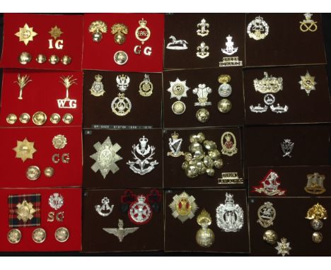 A collection of British Army Staybritie Cap badges and modern metal issue cap badges comprising of: Brigade badges: Grenadier