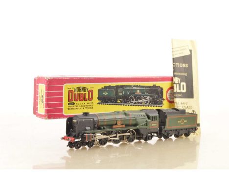 Hornby-Dublo 00 gauge 2-Rail 2235 BR green rebuilt West Country Class 34005 'Barnstaple' Locomotive and Tender, with instruct