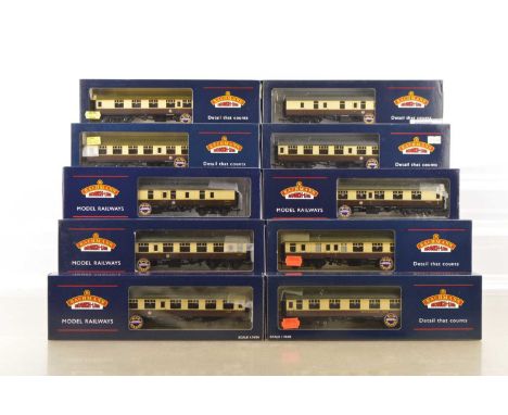 Bachmann boxed 00 Gauge BR WR MK1 chocolate and cream Corridor Coaches (10), 39-029, 39-029A, 39-029B and 39-029C 2nd Class, 