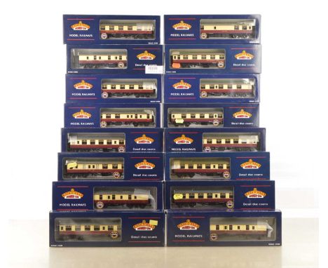 Bachmann boxed 00 Gauge BR MK1 crimson and cream Corridor Coaches (16), 39-027, 39-027A, 39-027B and 39-027C 2nd Class, 39-15