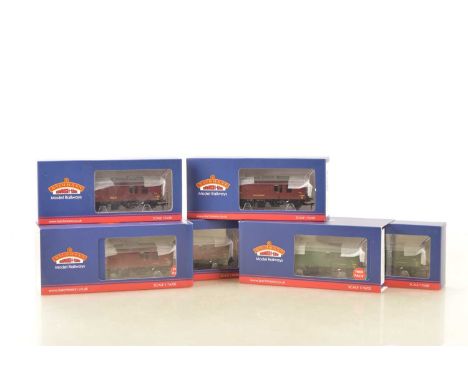 Bachmann for The Model Centre boxed 00 Gauge BR MK1 maroon and green Horse Boxes (6 incl two twin packs) 38-525X maroon E9630