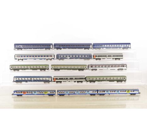 French HO Gauge Coaching Stock (17), all unboxed, SNCF, a rake of three RIB 70 in Transilien livery silver/blue, Trans Euro N