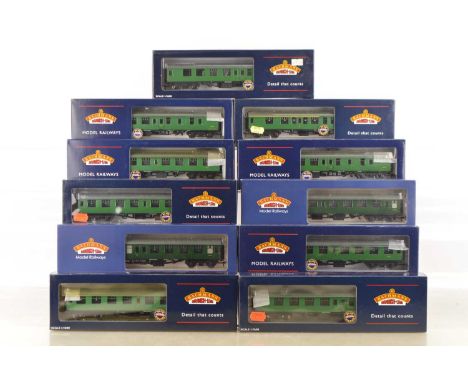 Bachmann boxed 00 Gauge BR SR MK1 green Corridor Coaches (11) 39-053, 39-053A, 39-053B, 39-053C and 39-053E 2nd Class Open, 3