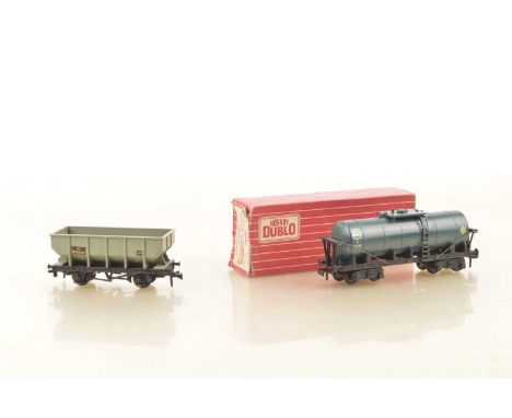 Hornby-Dublo 00 Gauge 2-Rail late issue ICI bogie Tank wagon and Hopper wagon, 4685 blue Caustic Liquor Bogie Wagon, in origi