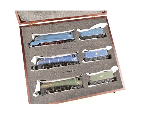 Bachmann 00 Gauge Commonwealth of Australia' three Class A4 Steam Locomotives and Tenders Ltd Ed boxed set, comprising Locomo