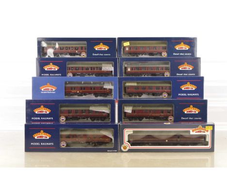 Bachmann boxed 00 Gauge BR MK1 maroon Corridor Coaches and Thompson Parcels Coach (10), 39-051B and 39-051C Open 2nd, 39-076C