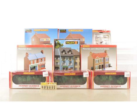 Hornby 00 Gauge Building kits Figure Packs and Scenic items and Faller and Bachmann and other makers Scenic Assessories (qty)