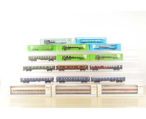 Marklin HO Gauge German Coaching Stock (10), all boxed, DB in grey/red/mauve livery 4285, 4374 (some discolouration), 4284, D