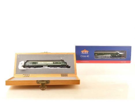 Bachmann 00 Gauge Class 40 and 46 Diesel Locomotives,  32-481 BR green small yellow panels Class 40 D369, in original box, 31