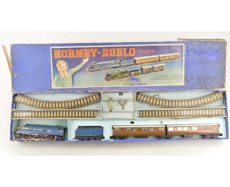 Hornby-Dublo 00 Gauge pre-war DP1 Clockwork Passenger Train Set, comprising clockwork LNER blue 4498 'Sir Nigel Gresley' Loco