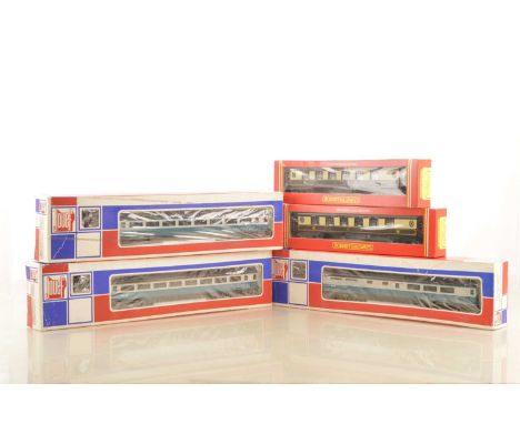 Hornby and Jouef 00 Gauge Coaches (5) Hornby R223 Pullman First Class Parlour Car (2), Jouef Inter-City blue and grey 5751Fir