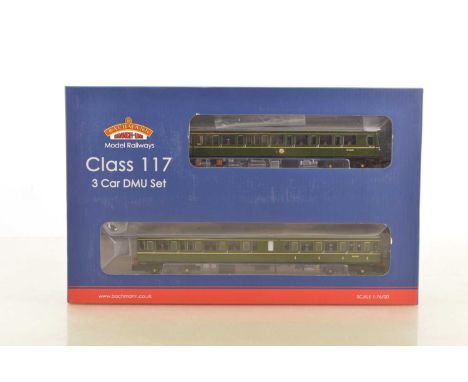 Bachmann boxed 00 gauge 35-500 BR green Class 117 with speed whiskers 3-Car DMU comprising Power, Trailer and Centre Car, all
