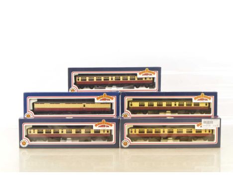 Bachmann boxed 00 Gauge Bulleid BR crimson and cream Corridor and Open Coaches and Thompson Brake (5) 34-552, 34-553 and 34-5