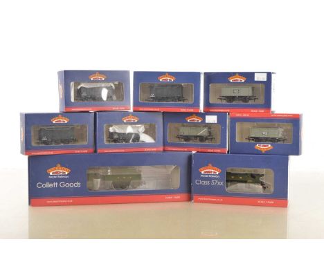Bachmann boxed 00 gauge GWR Collett and Pannier Tank Locomotives and GWR and BR Rolling Stock (9) 32-310 green Collett Goods 