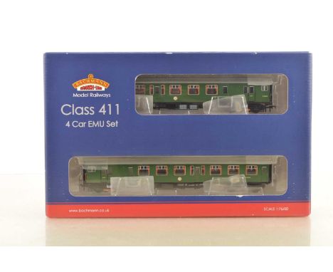 Bachmann 00 Gauge 31-425A late BR SR green 4 CEP Class 411 EMU 7141 4-Car Train Pack, comprising Power, Trailer and two Centr