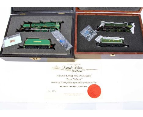 Bachmann OO Gauge Limited Edition Steam Locomotives with Tender (2), both in wooden display cases, Lord Nelson 850 in SR mala