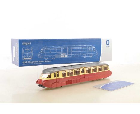 Dapol 0 Gauge modern issue Ref: 7D-011-005 BR Lined Carmine & Cream Streamlined Diesel Railcar,  No.W8W, 2-rail finescale ele