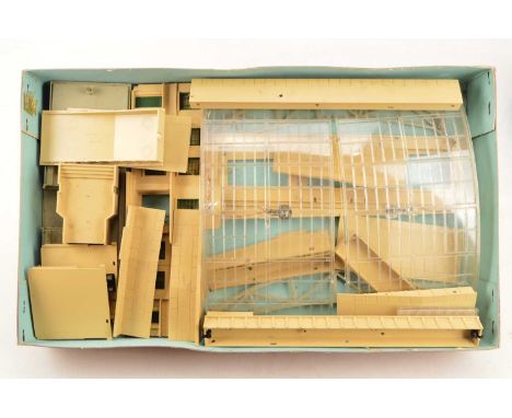 Hornby-Dublo 00 Gauge 2-Rail 5083 Terminal of Through Station Kit with lighting, in original box, VG, lacks four large canopy