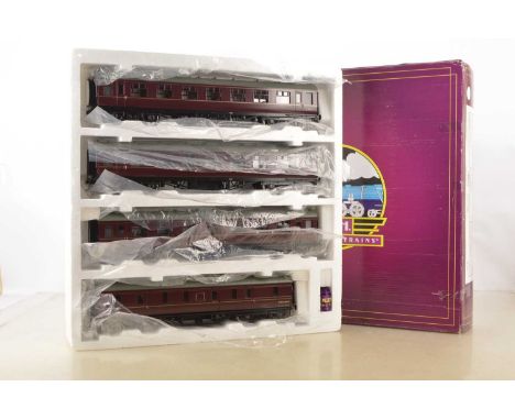 MTH (Mike's Train House - USA) Modern issue 0 Gauge Ref: 22-60033 BR Marron 4- car Passenger coach set, consisting of Centre 