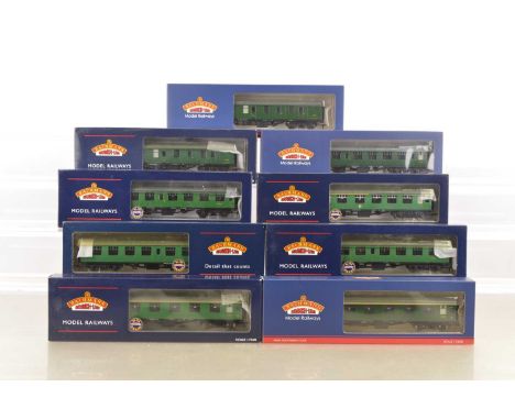 Bachmann boxed 00 Gauge BR SR green Mk1 Corridor Coaches, 38-028A, 39-028B, 39-028C and 39-028E 2ND Corridor,39-153A and 39-1