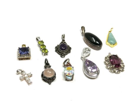 selection of silver &amp; gemstone set pendants weight 26g 