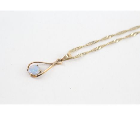 9ct gold opal pendant &amp; chain (2.2g) 