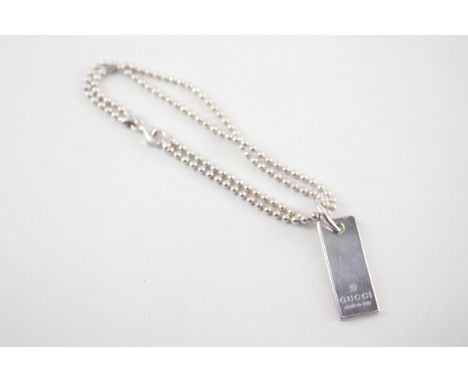 Silver bracelet with ingot style charm by designer Gucci (10g) 