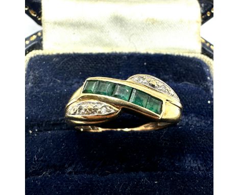 9ct gold emerald &amp; diamond ring weight 2.9g 