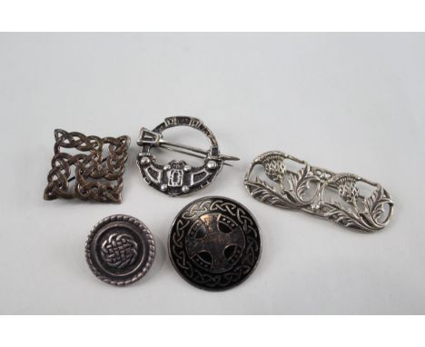 Five silver Scottish/Celtic brooches including Iona (49g) 
