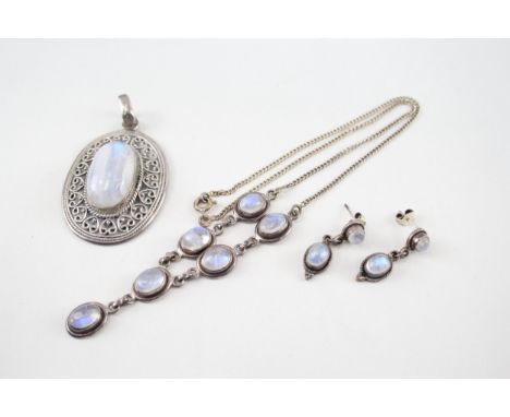 A collection of silver Moonstone jewellery (36g) 