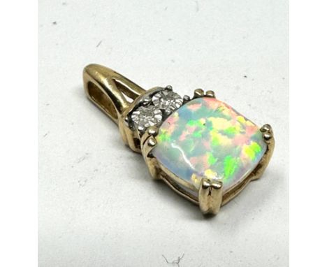 10ct gold opal &amp; diamond pendant weight 1g 