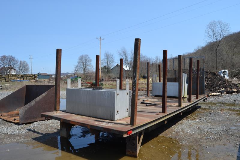 FLATBED FOR TRUCK W/LOG BUNKS