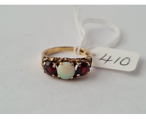 An opal &amp; garnet ring in 9ct - size N - 3.7gms