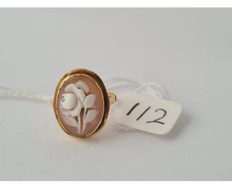 A cameo ring with flower design in 9ct - size K - 2.7gms