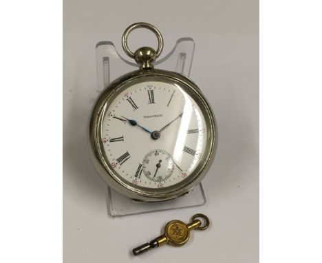 A Vintage pocket watch with key - w/o