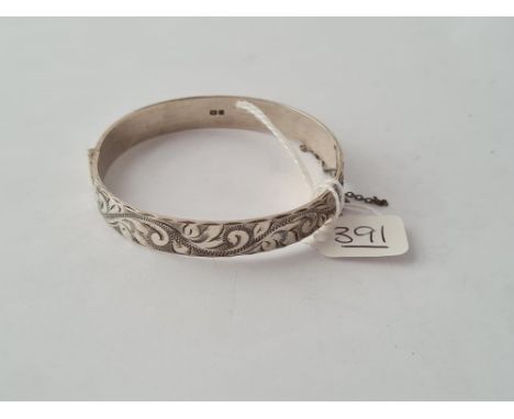 A  hinged silver bangle