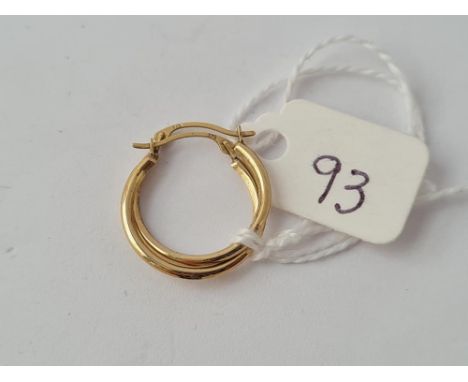 A pair of light hoop earrings in 9ct 