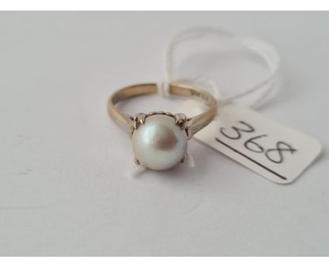 A white gold single pearl set ring in 14ct gold - size K - 2.9gms