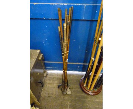 Ten vintage golf clubs to include a The Glasgow Golf Company putter, etc