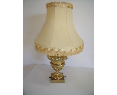 Gilt metal urn shaped table lamp with shade (35cm excluding shade) 