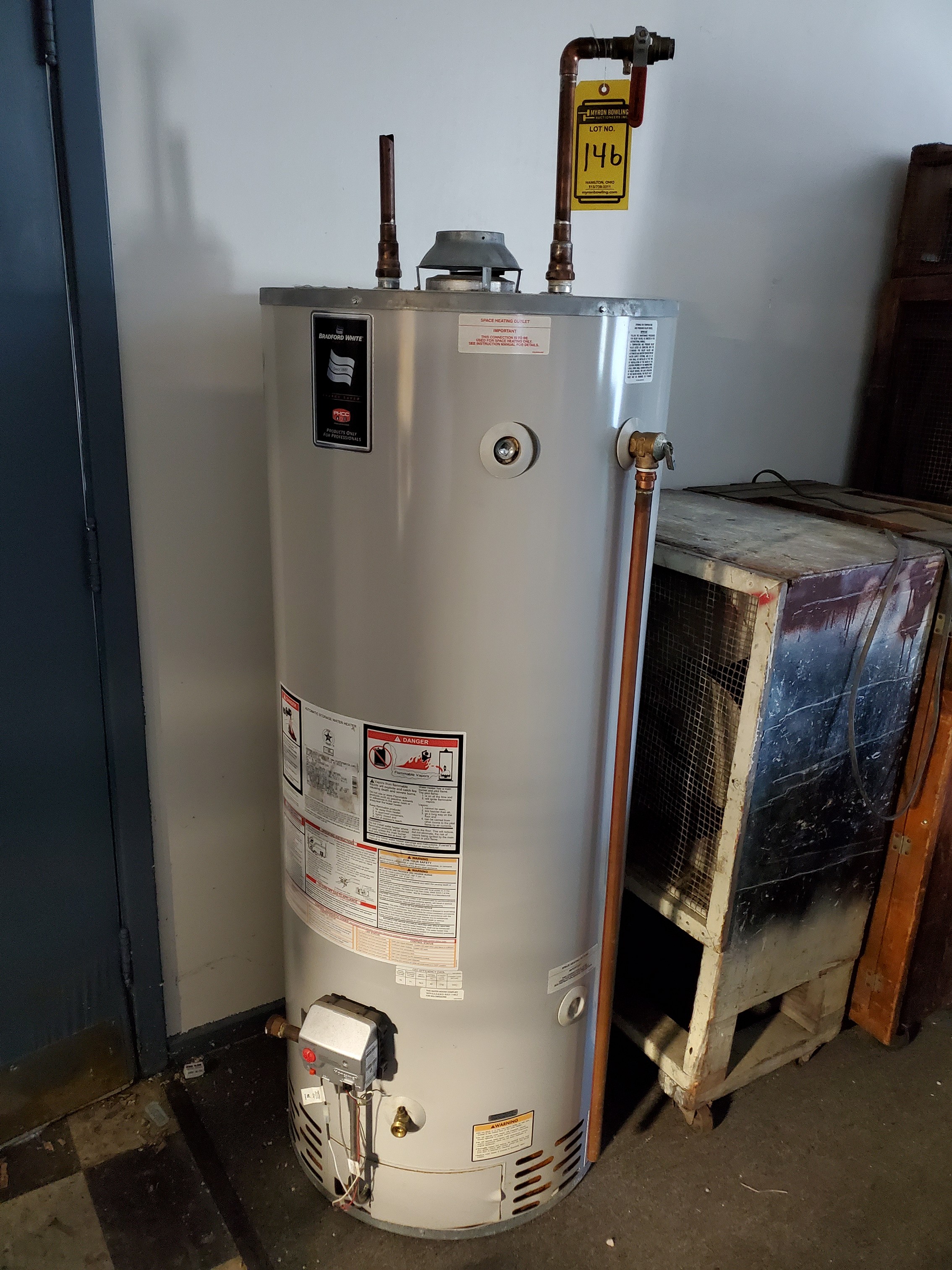 BRADFORD WHITE NATURAL GAS WATER HEATER