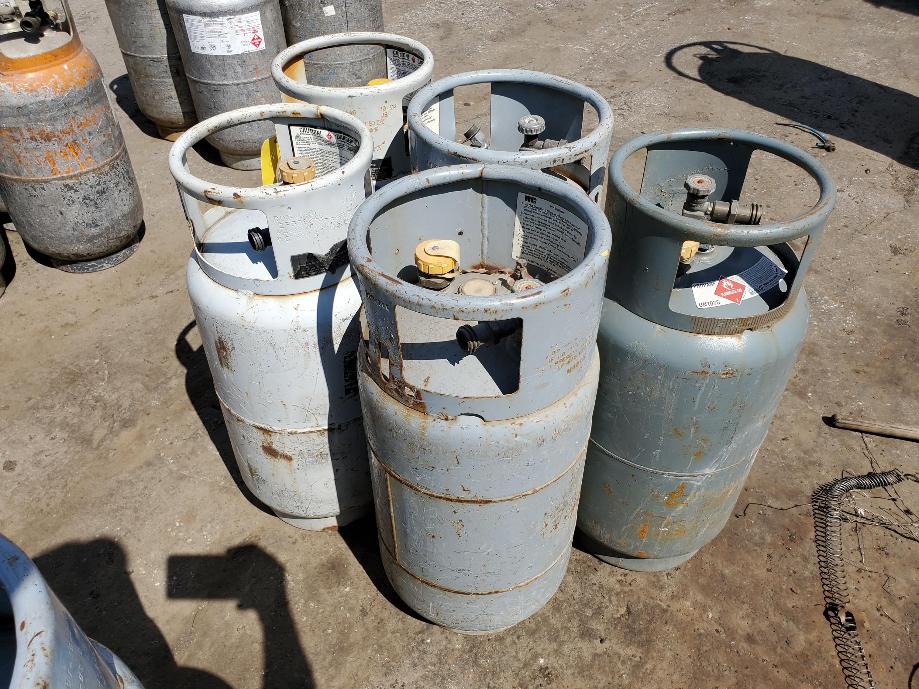 { Option of lots 61, 62, 63, 64 } (5) 33 FORKLIFT PROPANE TANKS